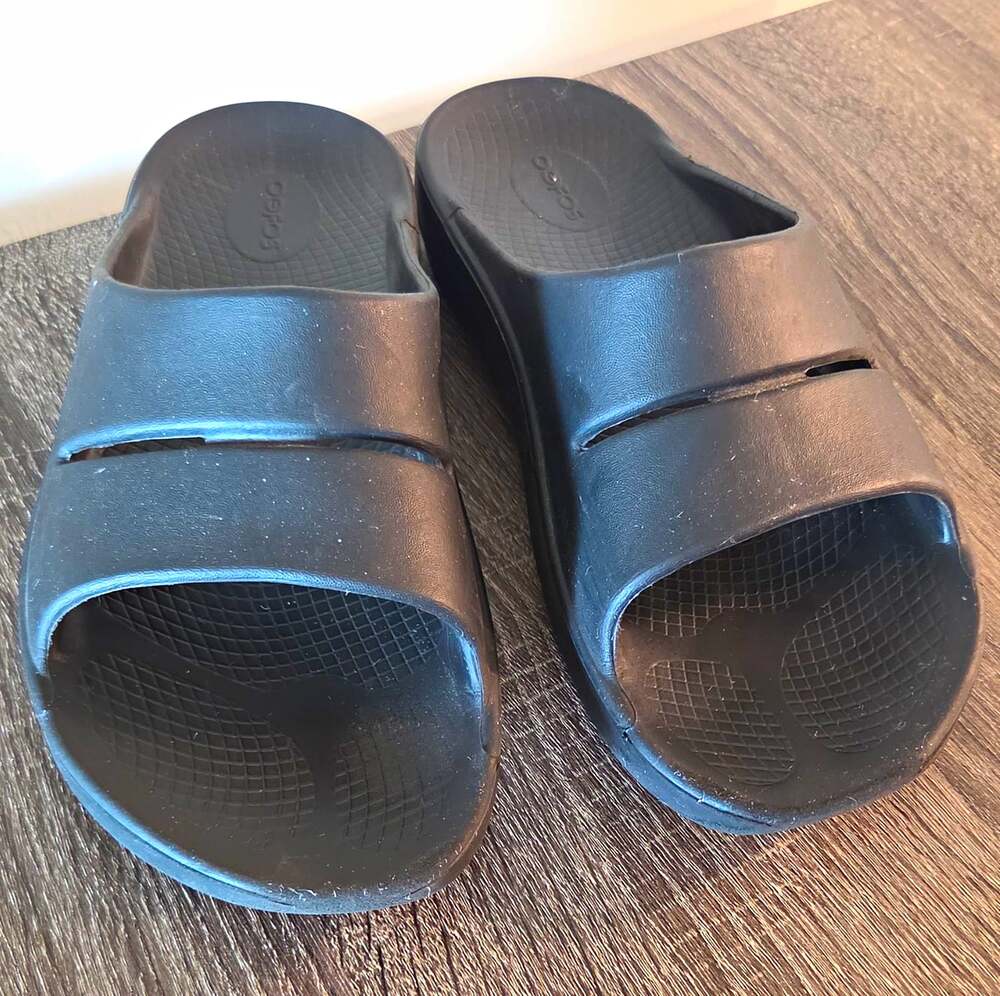 Oofos Men’s Black Slide Sandals Slip-On Open Toe Rubber Upper Logo US 6